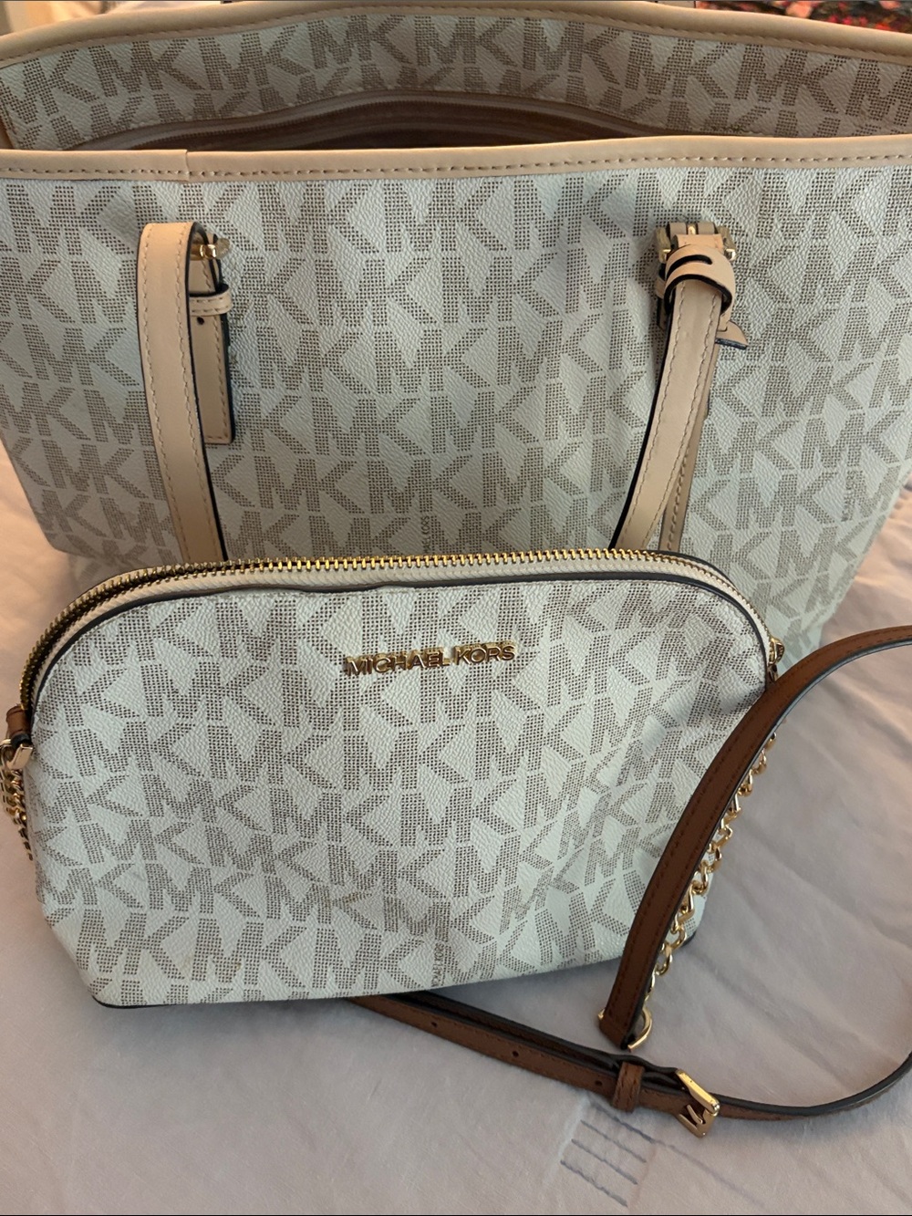Michael Kors vanilla Jet Set Tote MK Logo with Gold Charm purse bag signature - Picture 11 of 11
